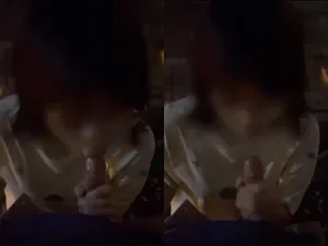 Cởi quần bắt em ghệ kính cận mút cu