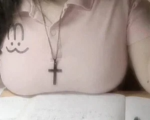 Ngồi học bài rồi sáng tạo công dụng mới của ruột bút bi